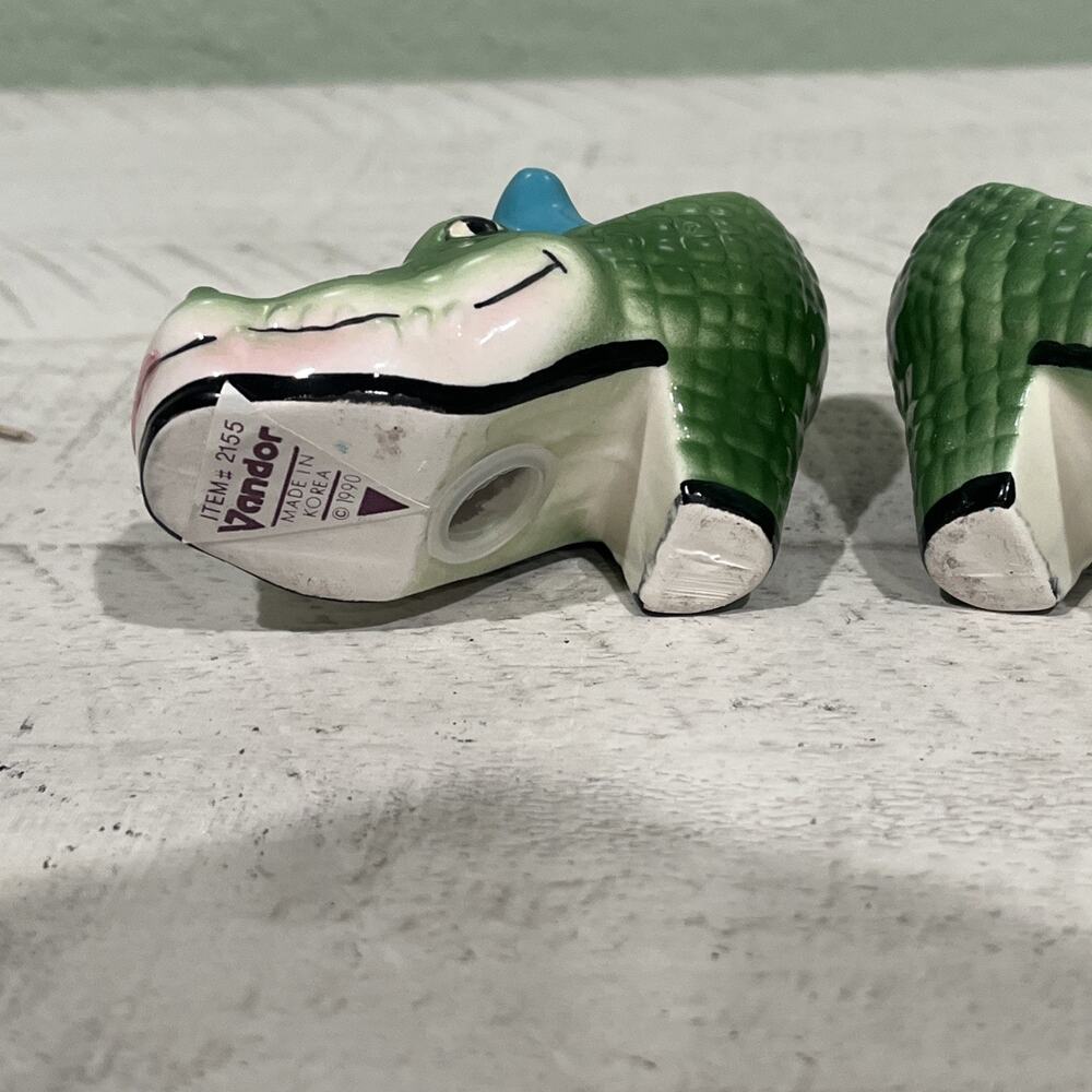 Vandor Vintage CROCODILE SHOES Figural Salt & Pepper Shakers Set - Picture 3 of 8
